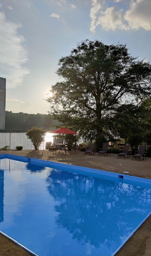 Killen Lake View Inn & Suites المظهر الخارجي الصورة