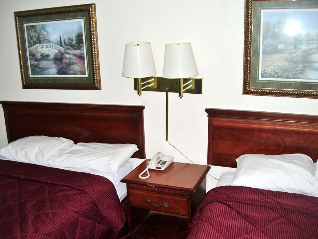 Killen Lake View Inn & Suites الغرفة الصورة